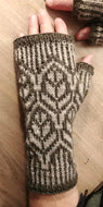 Intro to Colourwork (Fingerless Mitt, Online) / TBD
